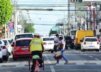 Feira: prefeito decide manter fechamento do comércio por mais uma semana