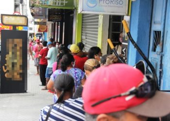 Bancos, correspondentes e lotéricas recebem grandes filas na primeira segunda após reabertura do comércio