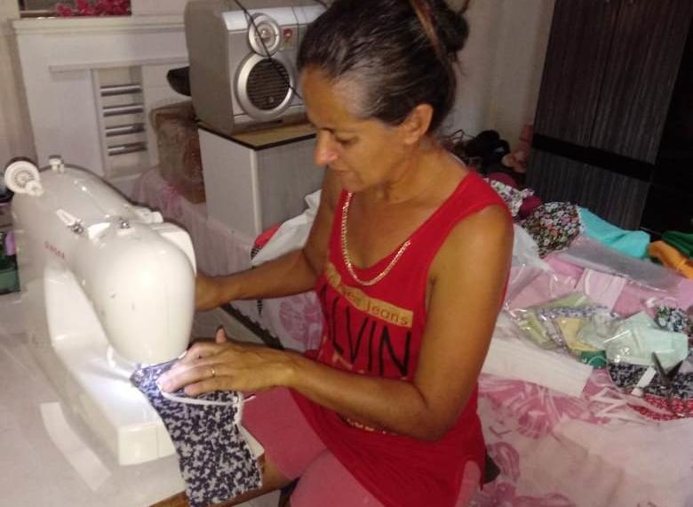 Voluntária deixou de confeccionar máscaras por falta de elástico