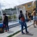 Moradores de Queimadas e Cansanção registram desembarque de pessoas em ônibus na manhã desta sexta-feira