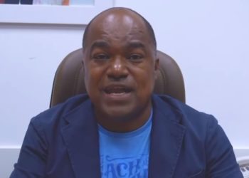 Após TJ proibir realização de culto, deputado Samuel Junior manda recado pra o prefeito que ninguém o impedirá de participar de culto em Serrinha