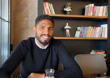 Zagueiro habituado a ler diz que jogador que se posiciona é criticado