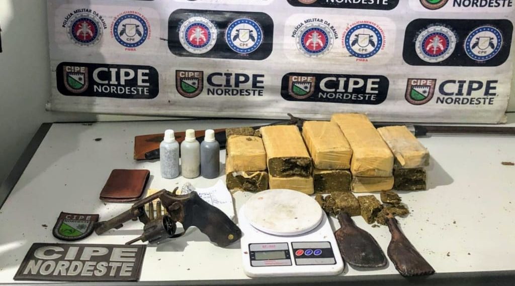 Acusado de tráfico morre em confronto com a Polícia; armas e drogas são apreendidas