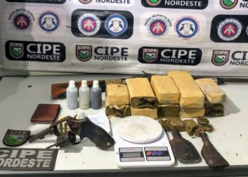 Acusado de tráfico morre em confronto com a Polícia; armas e drogas são apreendidas