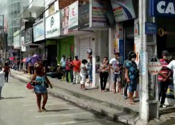 Coité – Com fila mais organizada e atendimento com senhas, Caixa abre neste sábado para atender beneficiários do Auxilio Emergencial
