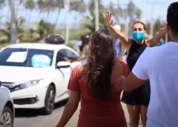 Calila é surpreendida com ‘charreata’ em Salvador