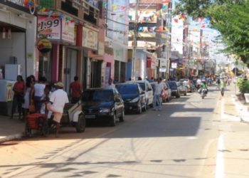 Prefeitura de Irecê cumpre feriado estadual antecipado, mas Sindicatos e CDL ignoram e abre as portas