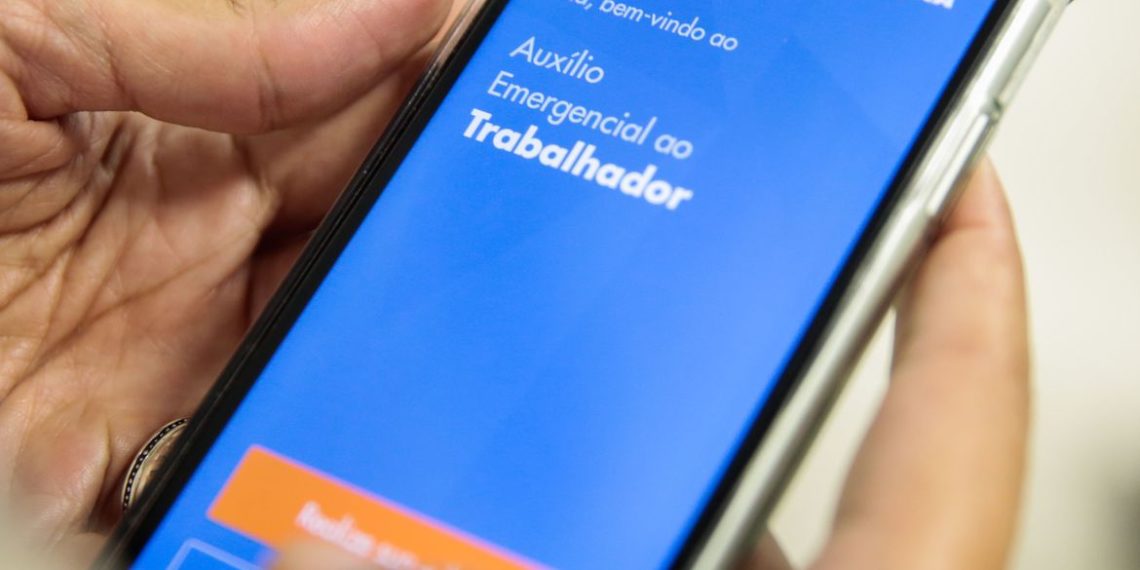 Mães menores de idade podem pedir auxílio emergencial a partir de sábado (30)