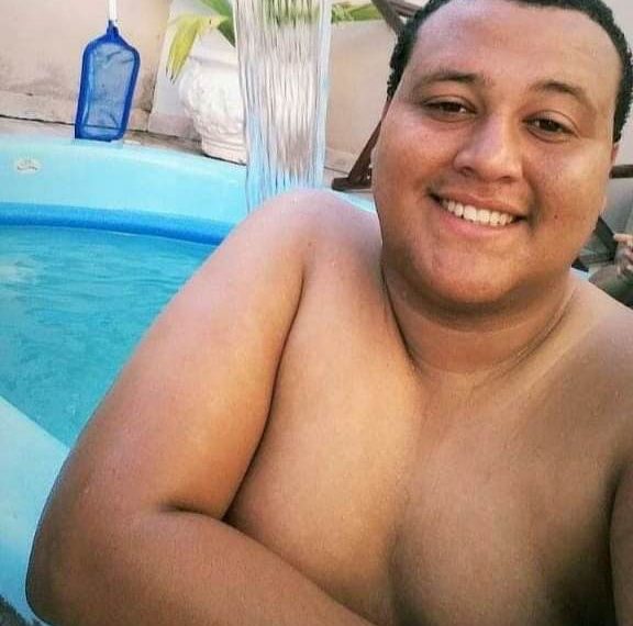 Jovem é assassinado dentro de casa no centro de Capim Grosso