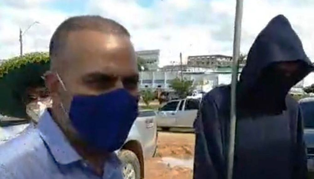 Prefeito no interior do Acre ‘leva a morte’ para conscientizar população sobre riscos do coronavírus