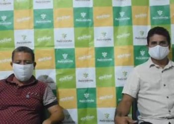 Prefeito e secretário de Saúde anunciam o primeiro caso da Covid-19