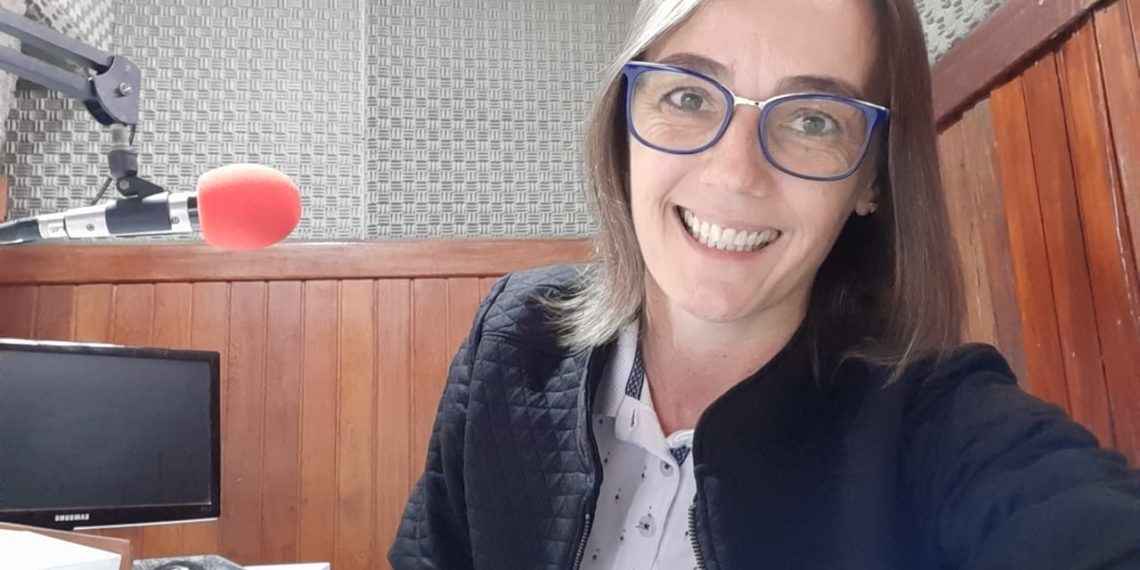 Mulher em Movimento: Vilmara de Assis traz belíssima entrevista com forrozeiro Duguinho do Acordeon; assista