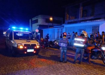 Coité – Acidente envolvendo duas motos deixa jovem gravemente ferido no centro da cidade