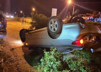 Corolla com placa de Retirolândia capota em Riachão do Jacuípe após perseguição policial. Dois morreram (Vídeo)