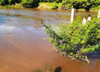Dois homens desaparecem após tentarem atravessar ponte inundada na zona rural de Tucano