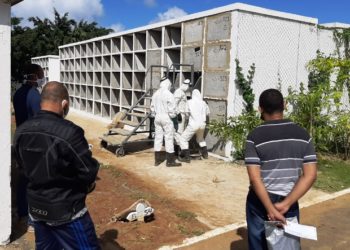 Covid-19: enterro ‘express’: dois minutos para se despedir de uma vida inteira