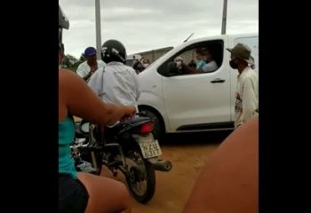 Moradores do Junco tentaram impedir o sepultamento do corpo de idosa que morreu vítima de covid-19 porque residia em Capim Grosso – Vídeo