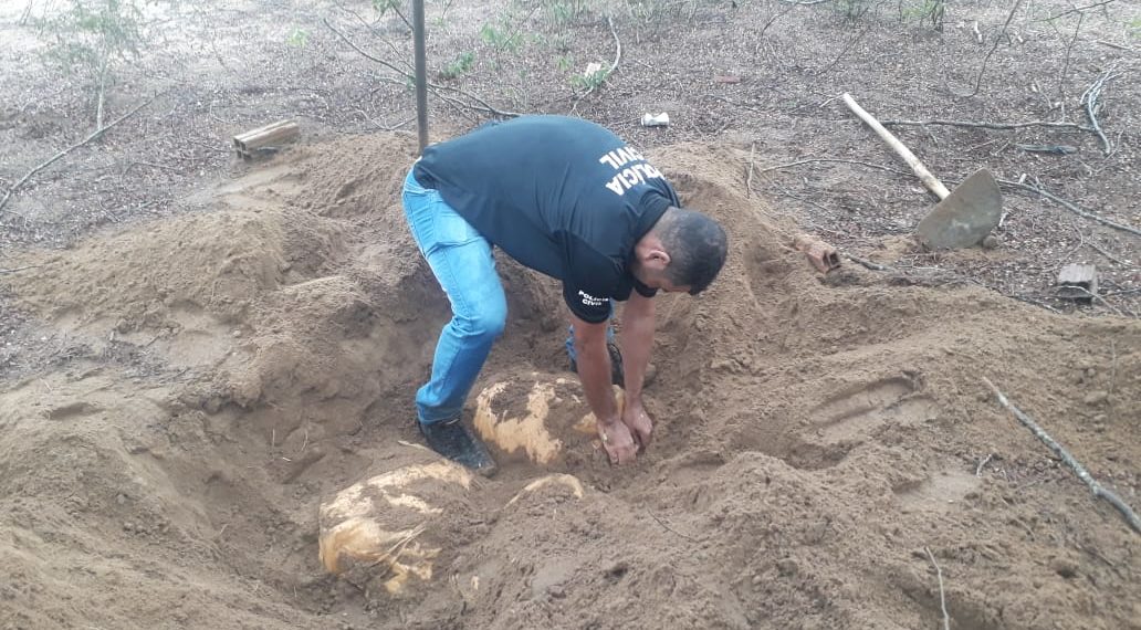 Investigadores descobrem 100 kg de droga enterrados em Ipirá