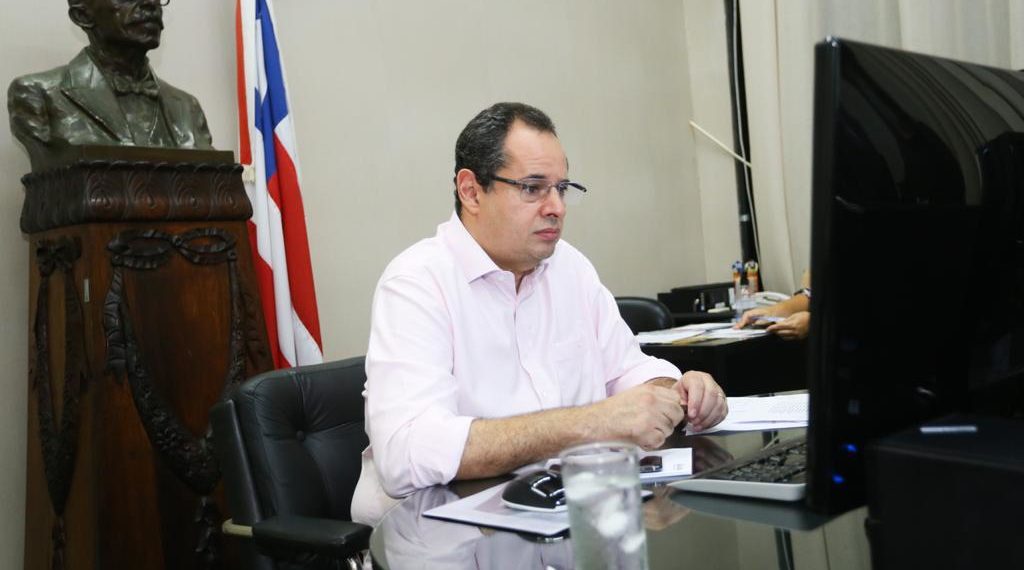 Nelson Leal comanda votação que aprovou lei que reduz em até 30% mensalidades escolares da rede privada durante pandemia