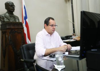 Nelson Leal comanda votação que aprovou lei que reduz em até 30% mensalidades escolares da rede privada durante pandemia