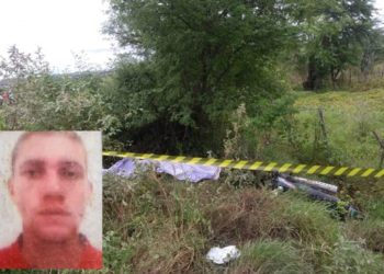 Homem é encontrado morto ao lado de moto e outro dá entrada em hospital com tiro no braço