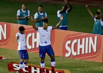 Élber e Nino Paraíba marcam golaços na goleada do Bahia sobre o Náutico