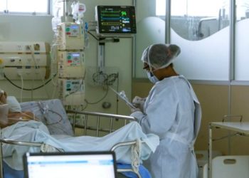 Centro de Operações de Emergência em Saúde recomenda internação precoce de pacientes