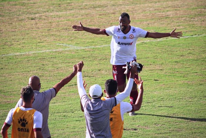 Jacuipense vence o Flu de Feira e assume liderança do Baianão