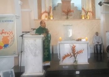 Fiscais da Prefeitura vão a igreja tentarem impedir padre de celebrar missa