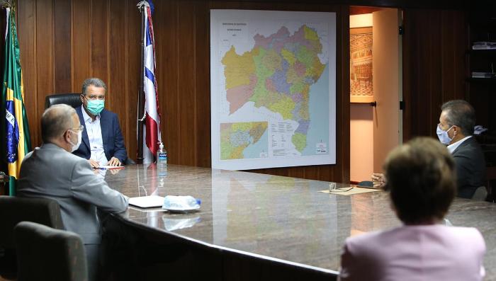 Governador Rui Costa anuncia apoio para testes de vacina para a Covid-19