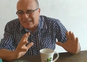 Ponto do Cafezinho – Política comparada a uma criação de galinhas, prefeito querendo usar spray de pimenta pra tirar o povo da rua