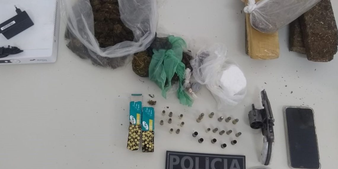 Duas mulheres são capturadas e drogas encontradas em Serrinha