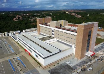 Fátima Nunes indica nome de Elsimar Coutinho para novo Hospital Metropolitano em Lauro de Freitas