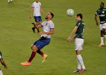 Bahia aproveita falha de Weverton e empata com o Palmeiras nos acréscimos