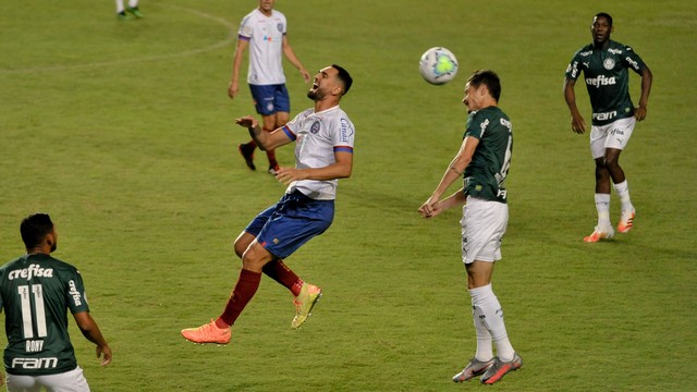 Bahia aproveita falha de Weverton e empata com o Palmeiras nos acréscimos