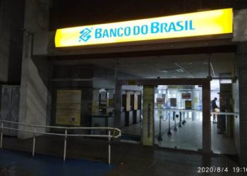 Clientes do Banco do Brasil fazem movimentação em autoatendimento às escuras