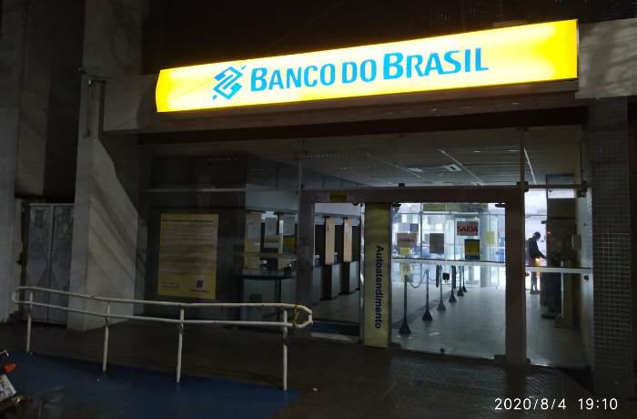 Clientes do Banco do Brasil fazem movimentação em autoatendimento às escuras