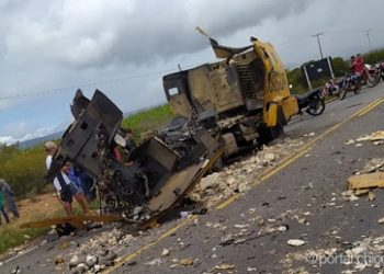 Quadrilha explode carro forte na BA 210 região de Paulo Afonso