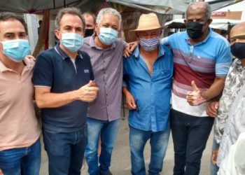 Coité – Pré-candidato a prefeito Marcelo Araújo visita feira livre de Salgadália e gera aglomeração