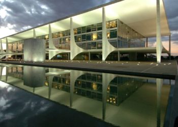 Bolsonaro sanciona lei de negociação de dívidas das micro empresas