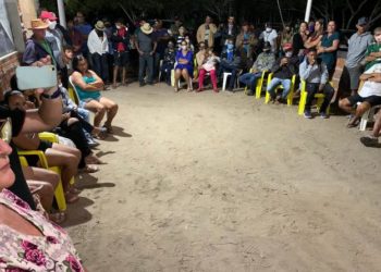 Oposição aglomera em Lajedo e muita gente aparece sem máscara durante reunião