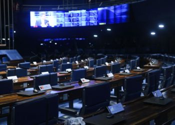 Senado derruba veto que impedia reajuste a servidores da saúde