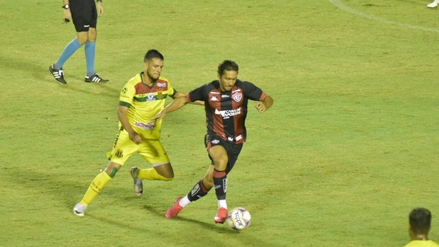 Com gol de Thiago Carleto, Vitória bate o Sampaio Corrêa e larga bem na Série B