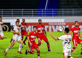 Vitória consegue empate heroico com dois gols nos acréscimos contra o CRB