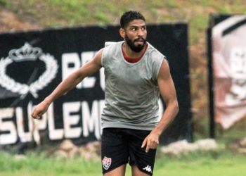Wallace será titular pela primeira vez na zaga do Vitória, mas admite não estar 100%