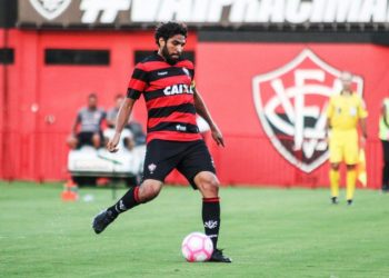 Zagueiro Wallace acerta retorno com o Vitória; será a terceira passagem pelo clube que o revelou