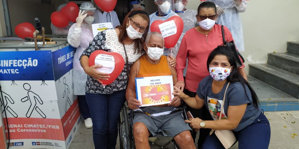 Com 100 anos, idoso recebe alta após ficar 15 dias internado com Covid-19