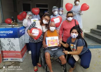 Com 100 anos, idoso recebe alta após ficar 15 dias internado com Covid-19
