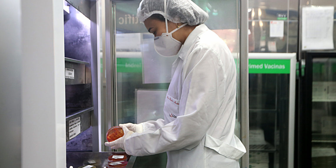 Lacen completa 105 anos e se torna o maior laboratório público em capacidade para testagem do país
