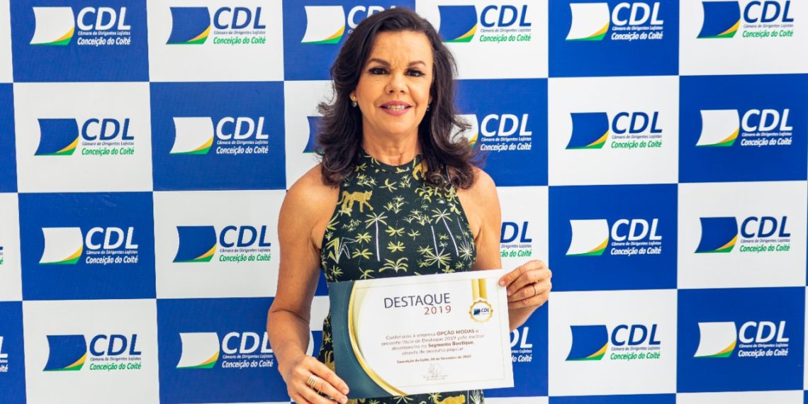 Empresária Dulce da Opção Modas comemora mais um Prêmio Destaque do ano em pesquisa da CDL